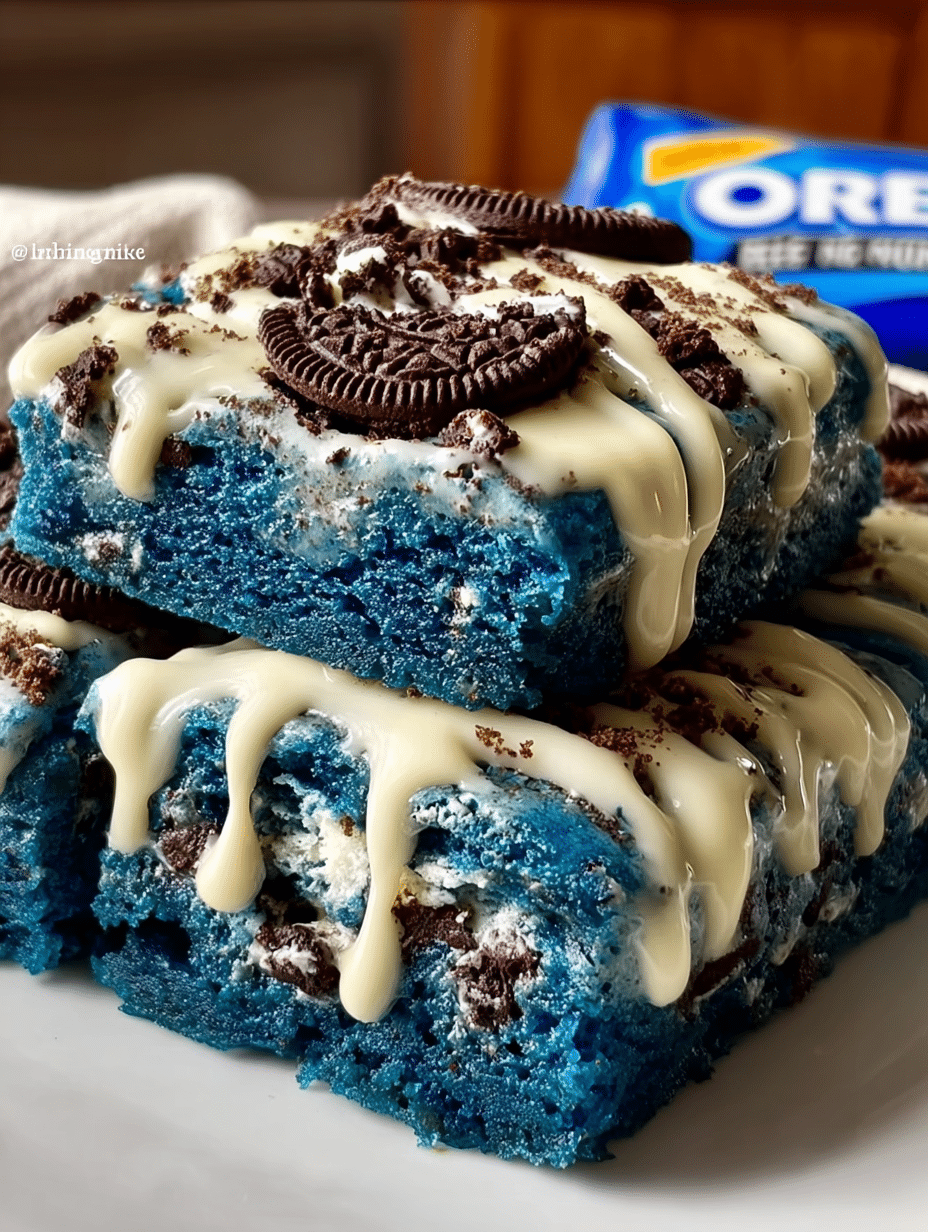 Blue Velvet Brownies with Oreo Drizzle are a must-try! 4 Blue Velvet Brownies with Oreo Drizzle